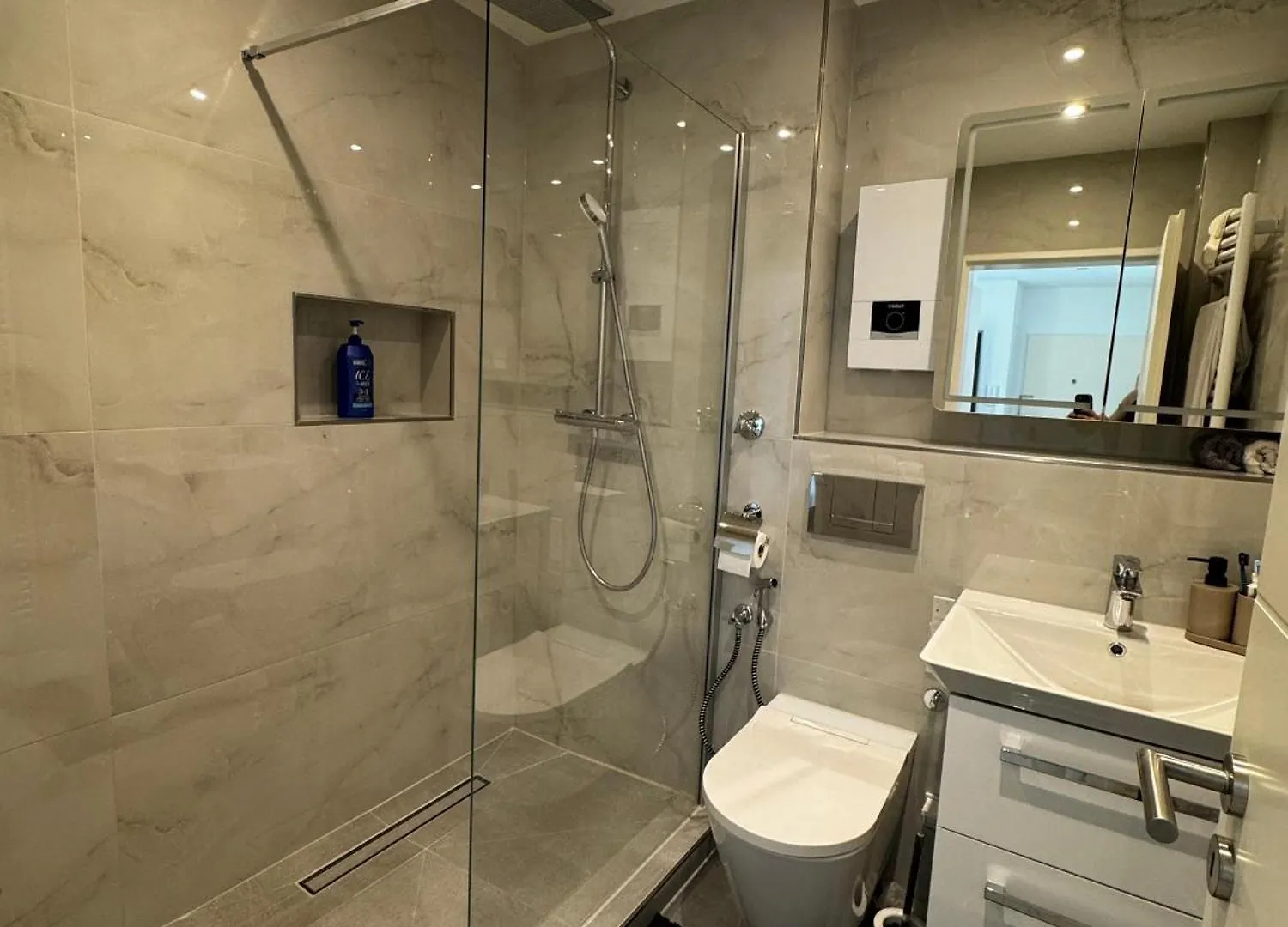 Apartment Rheinblick Suite Oberkassel Duesseldorf Germany
